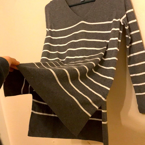 Old Navy V-Neck Striped Sweater - Picture 3 of 3